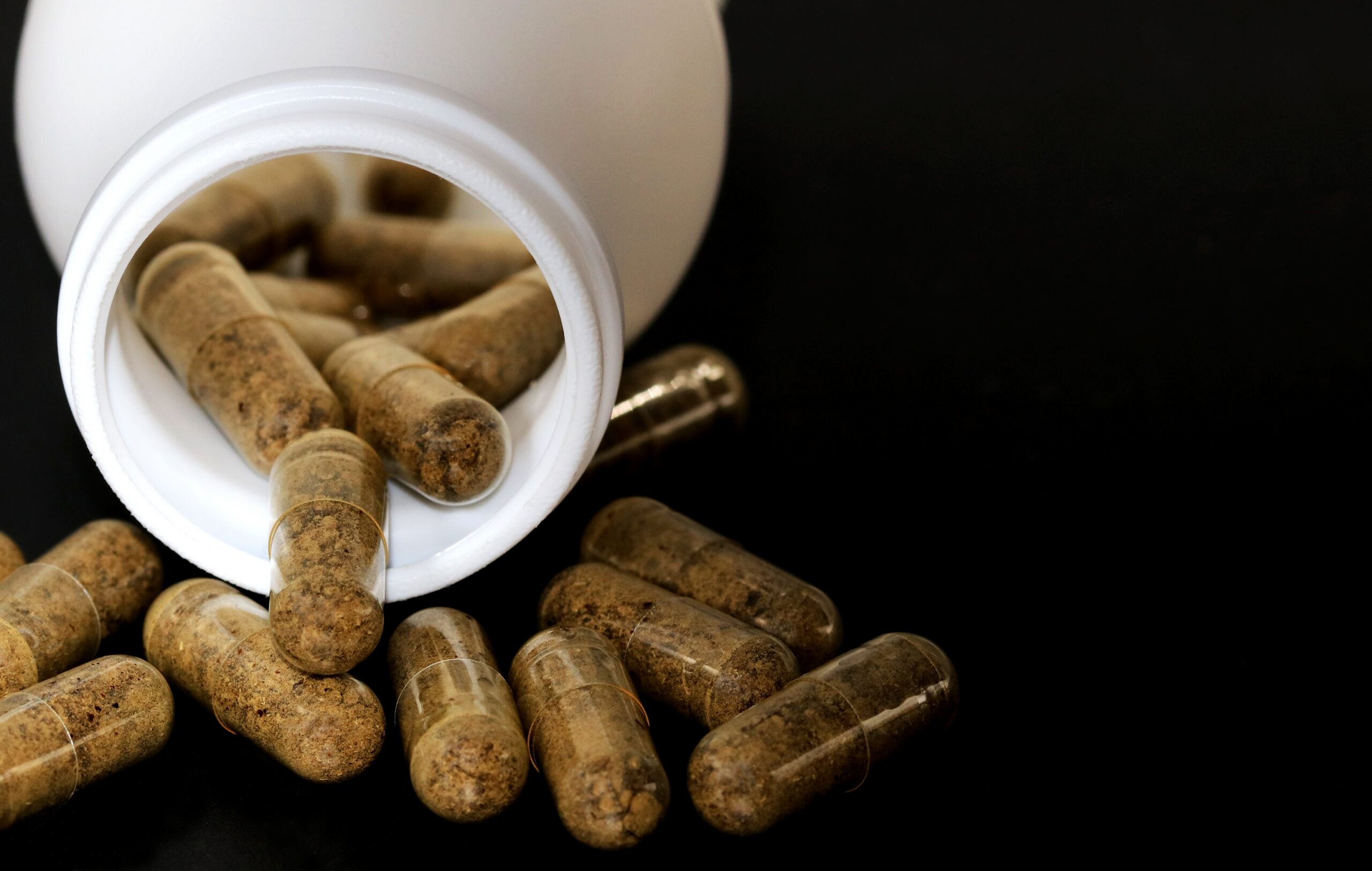 White,bottle,with,probiotic,capsules